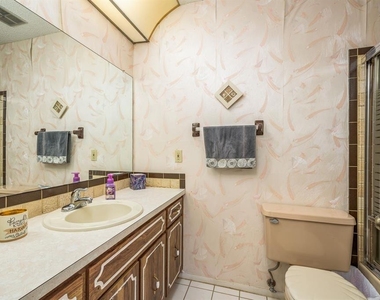 9910 Eagles Point Circle - Photo Thumbnail 20