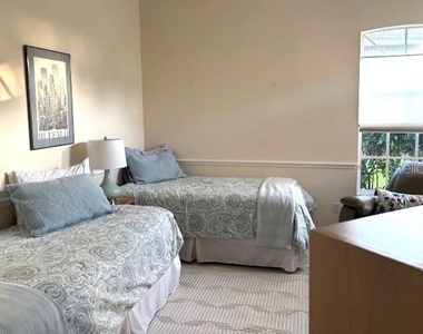 9480 Forest Hills Circle - Photo Thumbnail 14