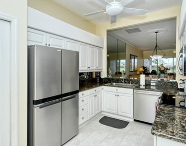 9480 Forest Hills Circle - Photo Thumbnail 7