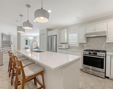 3708 Sandspur Lane - Photo Thumbnail 15