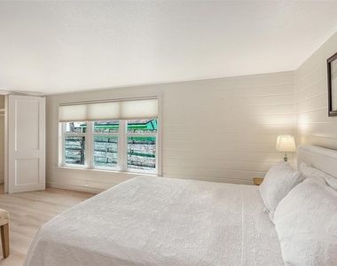 3708 Sandspur Lane - Photo Thumbnail 21