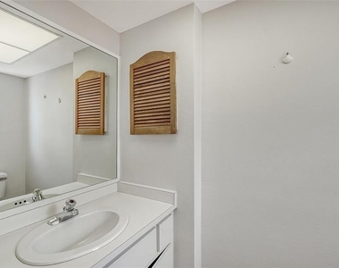 3708 Sandspur Lane - Photo Thumbnail 41