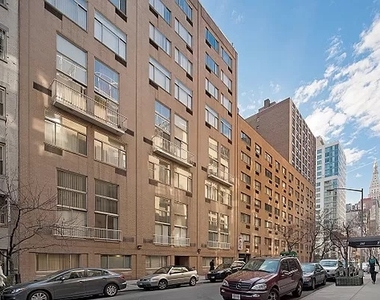 220 East 24th Street - Photo Thumbnail 4