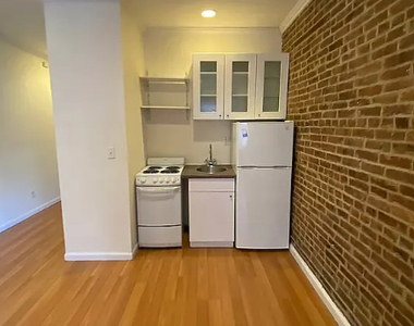 71 Pineapple Street - Photo Thumbnail 2