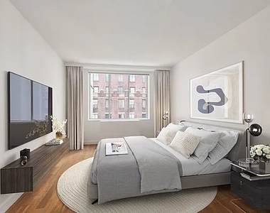 East 56th Street - Photo Thumbnail 4