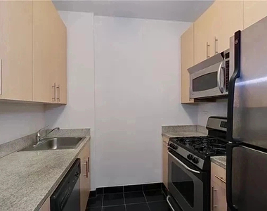 90 Washington Street - Photo Thumbnail 5