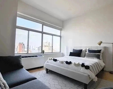 90 Washington Street - Photo Thumbnail 2