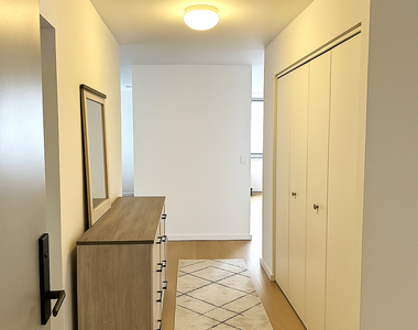 535 West 23rd Street - Photo Thumbnail 4