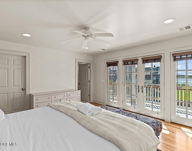 1043 Barnegat Lane - Photo Thumbnail 36