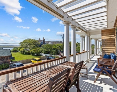 1043 Barnegat Lane - Photo Thumbnail 18