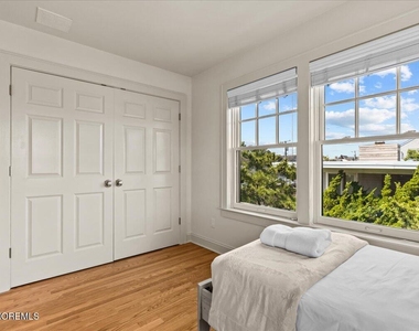 1043 Barnegat Lane - Photo Thumbnail 30