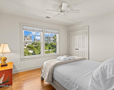 1043 Barnegat Lane - Photo Thumbnail 31