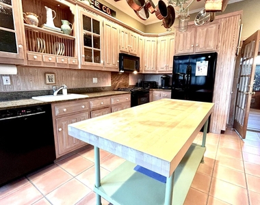 208 Passaic Avenue - Photo Thumbnail 6
