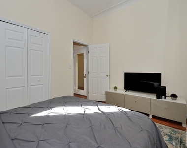 East 36 Street - Photo Thumbnail 16