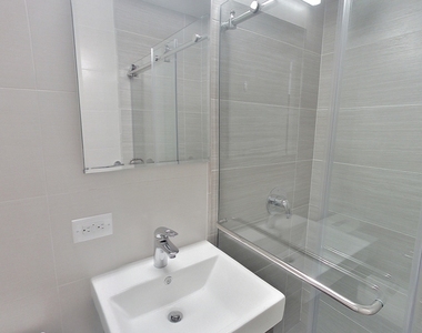 East 51 Street - Photo Thumbnail 3