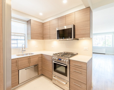 East 51 Street - Photo Thumbnail 0