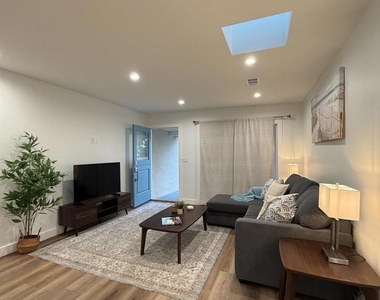 291 Ebony Avenue - Photo Thumbnail 8