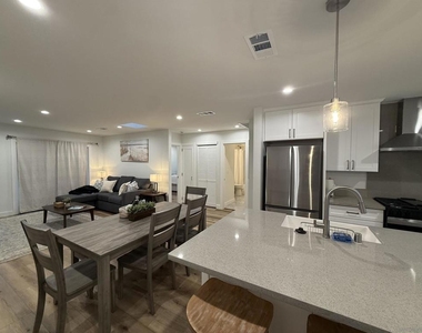 291 Ebony Avenue - Photo Thumbnail 9