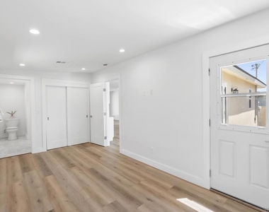 291 Ebony Avenue - Photo Thumbnail 23