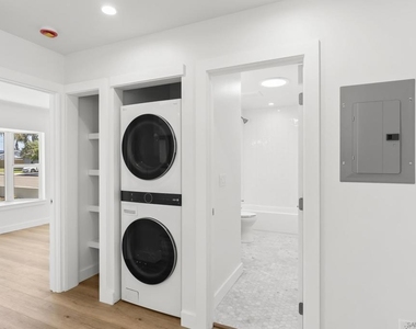 291 Ebony Avenue - Photo Thumbnail 14