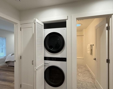 291 Ebony Avenue - Photo Thumbnail 26