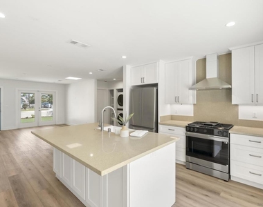 291 Ebony Avenue - Photo Thumbnail 11