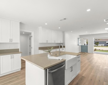 291 Ebony Avenue - Photo Thumbnail 10