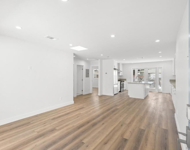 291 Ebony Avenue - Photo Thumbnail 5