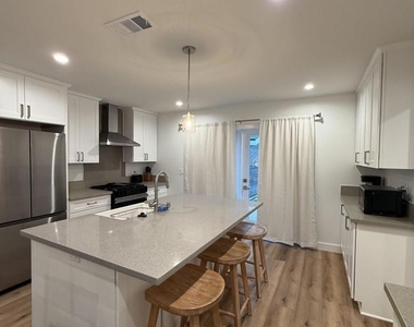 291 Ebony Avenue - Photo Thumbnail 11