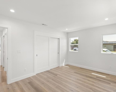291 Ebony Avenue - Photo Thumbnail 18