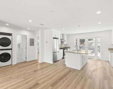 291 Ebony Avenue - Photo Thumbnail 6