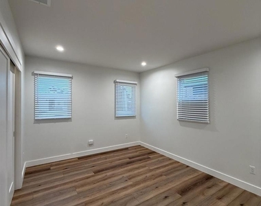 291 Ebony Avenue - Photo Thumbnail 43