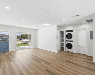291 Ebony Avenue - Photo Thumbnail 12