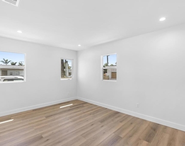 291 Ebony Avenue - Photo Thumbnail 19