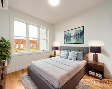 1439 Lincoln Place - Photo Thumbnail 7
