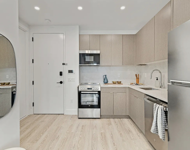 706 East 32nd Street - Photo Thumbnail 7