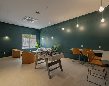 706 East 32nd Street - Photo Thumbnail 5