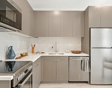 706 East 32nd Street - Photo Thumbnail 4
