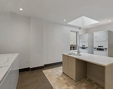 706 East 32nd Street - Photo Thumbnail 8