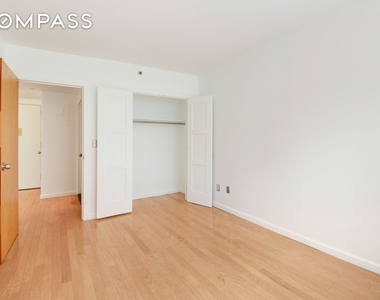 520 W 23rd Street - Photo Thumbnail 7