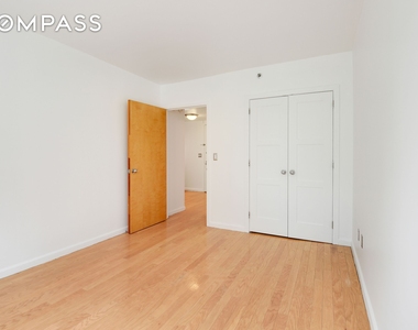 520 W 23rd Street - Photo Thumbnail 8