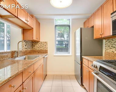520 W 23rd Street - Photo Thumbnail 6