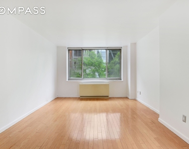 520 W 23rd Street - Photo Thumbnail 3