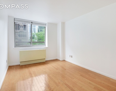 520 W 23rd Street - Photo Thumbnail 5