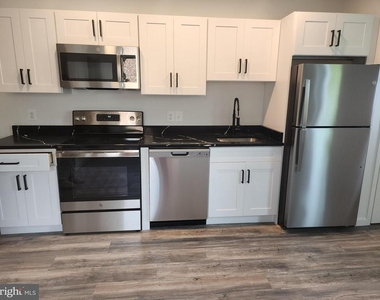 407 Mellon Street Se - Photo Thumbnail 3