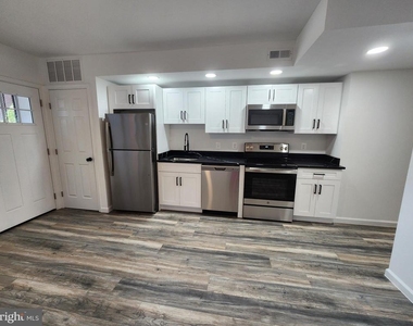 407 Mellon Street Se - Photo Thumbnail 1