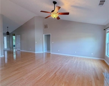 2955 Victoria Park Drive - Photo Thumbnail 2