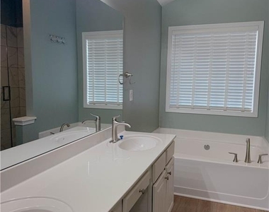 2955 Victoria Park Drive - Photo Thumbnail 14