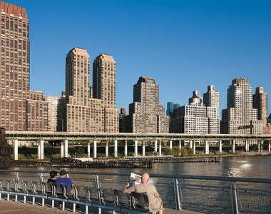 Riverside Boulevard - Photo Thumbnail 16