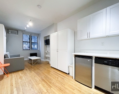 East 5th Street - Photo Thumbnail 1
